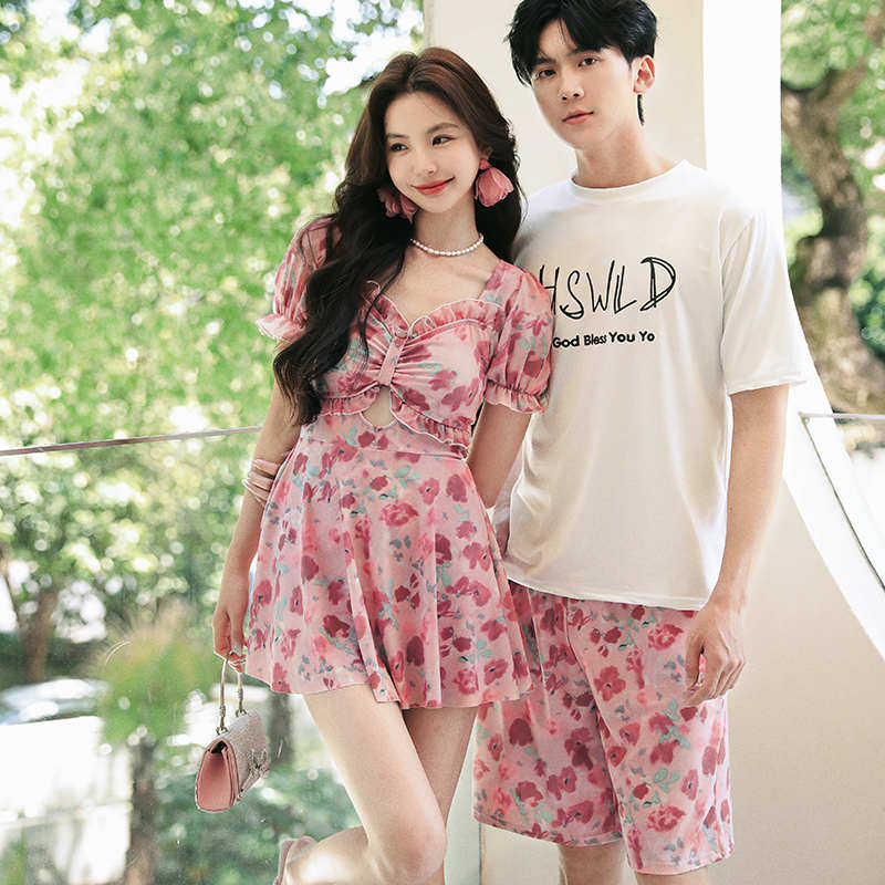 情侣泳衣2025新款夏情侣款套装女连体保守男士沙滩裤海边度假泳装,淘宝优惠券,粉丝福利购,淘宝优惠卷