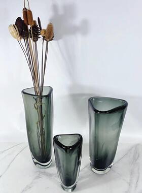 现代简约灰色厚重水晶玻璃三角花瓶样板房客厅别墅玄关办公桌软装