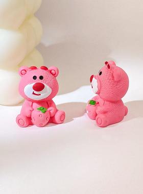 彷真草莓熊汽车内蛋糕电脑桌面装饰立体小摆件解压治愈系手办公仔