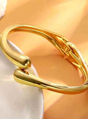 手镯女款2026新款欧美时尚潮流水滴流线夸张金属质感光面抱抱弹簧