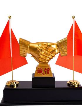 领导老板办公桌握手摆件树脂高端酒店前台装饰品公司开 业送礼定
