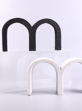 现代简约欧式几何M形字母黑白摆件书镇样板房售楼处软装饰品摆设