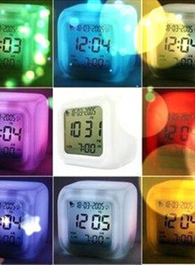 新款直销白色七彩闹钟 创意变色七彩正方形闹钟 LED静音小夜灯电