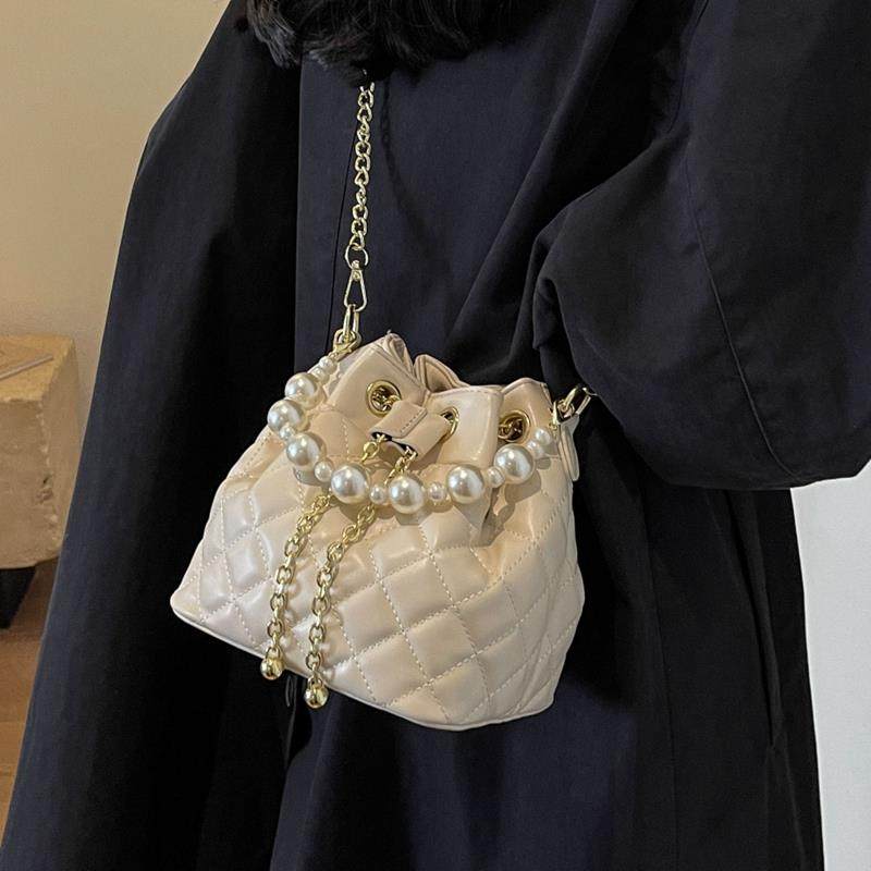 高级质感小包包女2025新款流行爆款菱格链条斜挎包珍珠手提水桶包,淘宝优惠券,粉丝福利购,淘宝优惠卷