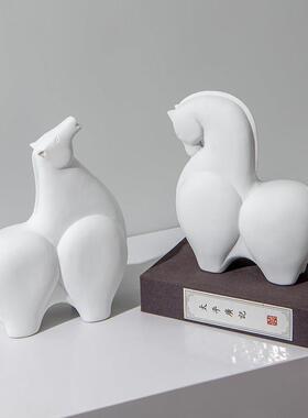 现代简约白色抽象陶瓷马摆件样板房件柜子橱窗内售楼处软装饰摆设