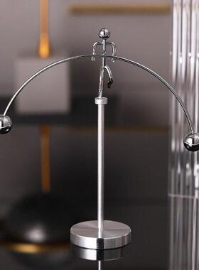 不倒翁金属小铁人平衡鸟牛顿摆创意摆件解压办公室书房桌面装饰品