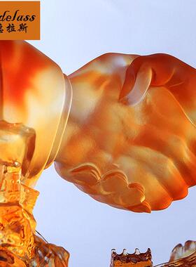 班德拉斯古法琉璃合作共赢握手摆件高档商务礼品实用办公室装饰品