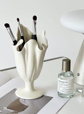 鱼寓/高级感化妆刷收纳筒桌面创意笔筒陶瓷小众家用装饰摆饰