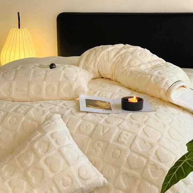 Anti-static and thickened milk velvet in winter four-piece duvet cover Tafu velvet cover naked sleeping sheets bedding