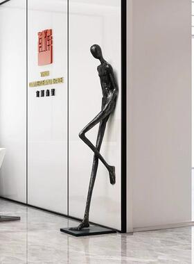 玄关入户大堂装饰艺术抽象客厅电视柜大型落地仰望者人物雕塑摆件