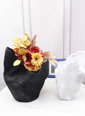 现代家居软装饰品样板房间售楼处展厅莫兰迪鳞片树脂花瓶插花器