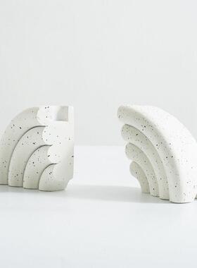 现代简约半圆形书挡摆件样板间书房桌面书档书靠创意树脂书立陈设