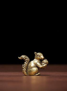 新款黄铜松鼠抱栗创意香插桌面摆件铜雕工艺品文玩茶宠摆饰老铜器