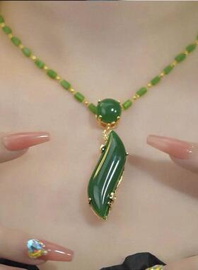 灵笃百货美人腰项链绿色玉石吊坠女士高级感水滴锁骨链中秋节礼物
