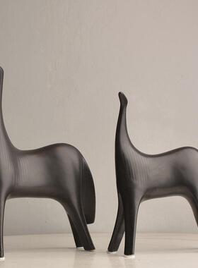 现代极简风轻奢陶瓷抽象对马书柜酒柜客厅样板房间软装饰品摆件