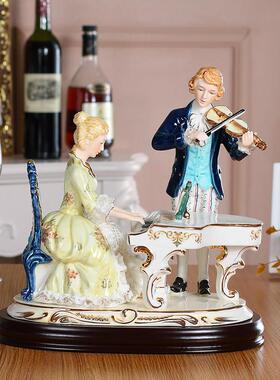 高档奢华欧式摆件瓷偶客厅家居装饰艺术工艺品创意陶瓷人物弹钢琴