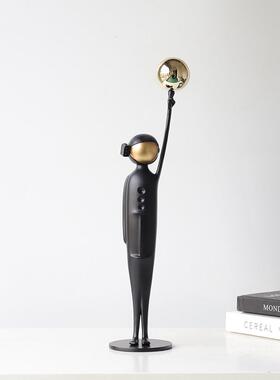 现代抽象铸铁人物小雕塑摆件样板房酒店家具展厅展示柜装饰摆件