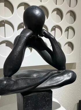 现代简约抽象黑白人物打坐摆件样板间书房客厅玄关装饰沉思者雕塑