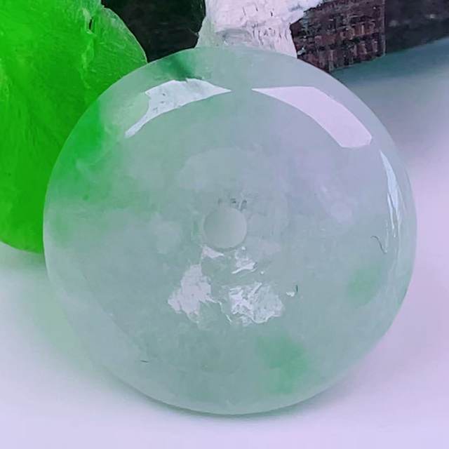 Burmese natural authentic jade genuine ice green full color high-end boutique flash-shot safe buckle jade pendant