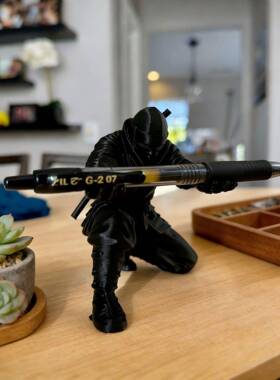 创意3D忍者形象桌面笔架收纳摆件家居办公好物轻奢高级感桌面装饰