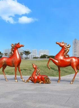2026生肖马卡通玻璃钢雕塑户外商场小区飞马摆件动物美陈装饰品