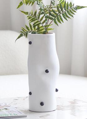 现代艺术不规则小花瓶摆件客厅酒店玄关样板房插花黑点花器装饰品