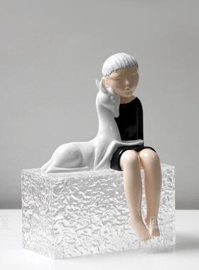 现代简约极简风创意抽象人物摆件样板房售楼部入户玄关装饰柜饰品