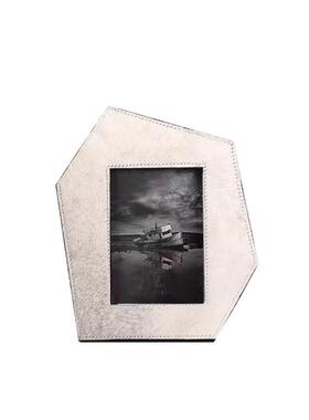 片现代轻奢马装毛相ECO框饰艺术家卧居摆件书房书柜客厅室床头照