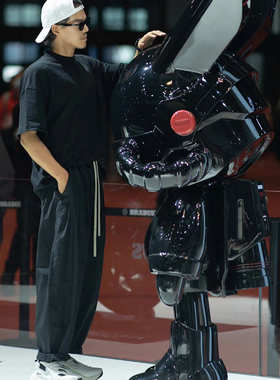 网红Robbi巴博斯阿斯顿马丁月光太空兔雕塑酒吧开业家居落地装饰