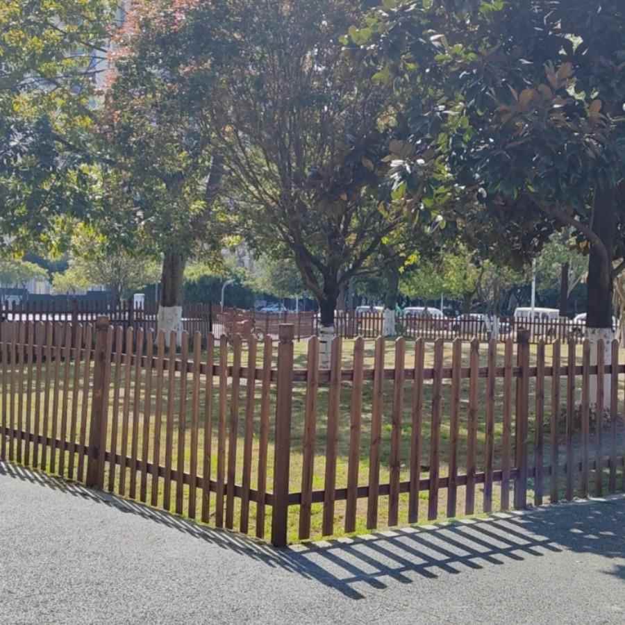 防腐木栅栏花园围栏草坪篱笆庭院围墙景区实木隔断户外木栅栏护栏 - 图2
