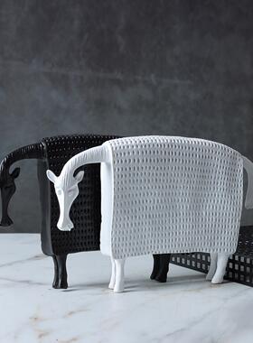 现北欧创意黑白盔甲马牛卡通树脂工艺品摆件家居样板房酒店饰品