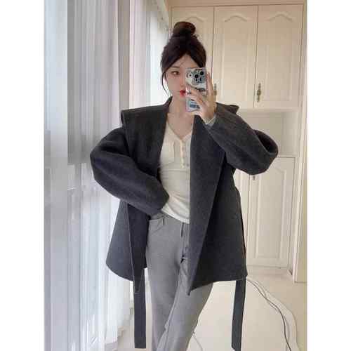 高级感羊毛双面呢大衣女韩版冬季小个子短款呢子宽松连帽毛呢外套 - 图1