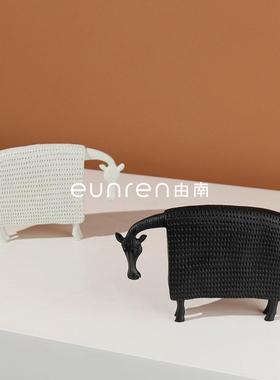 简约现代创意装饰马家居客厅工艺品摆件电视柜样板房间售楼处摆设