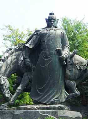 岳飞景观铸铜雕像园林玻璃钢仿铜人物雕塑户外大型名人铜雕定制厂