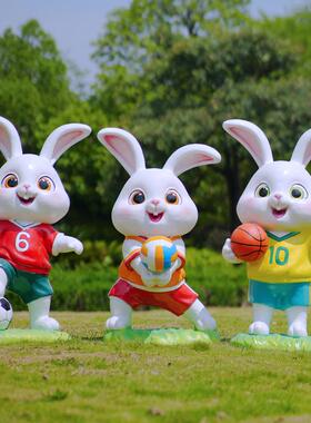 户外卡通体育兔子玻璃纤维雕塑商场花园草坪庭院社区幼儿园景观摆