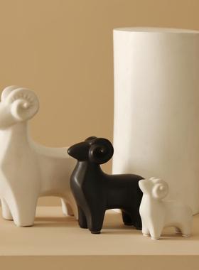 北欧简约陶瓷小羊摆件三羊开泰家居招财风水羊动物桌面装饰品摆设