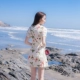 Mùa hè 2019 mới của phụ nữ thân hình thon thả dáng váy đi biển V-cổ in họa tiết đi biển bên bờ biển - váy đầm váy lolita váy đầm