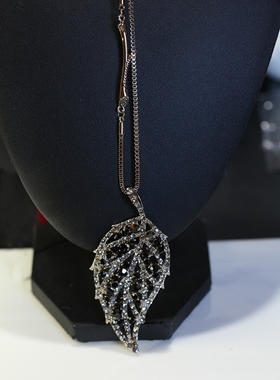 时尚镂空枫叶毛衣链水晶女锆石