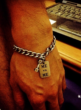 健身日韩风哑铃方牌钛钢手饰品