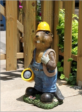 田园风海狸先生太阳能树脂摆件