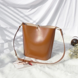 韩版百搭斜挎单肩水桶包