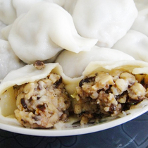 Shiitake mushrooms pork dumplings (with a packing fee)