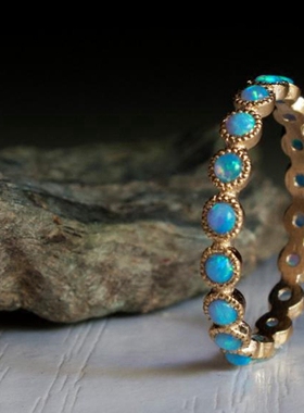 蓝色宝石蛋白石诞生石黄金戒指