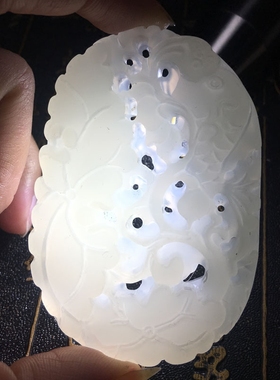 连年有余羊脂级白玉镂空精雕吊坠