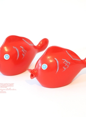 简约现代风木制亲嘴小鱼喜庆摆件