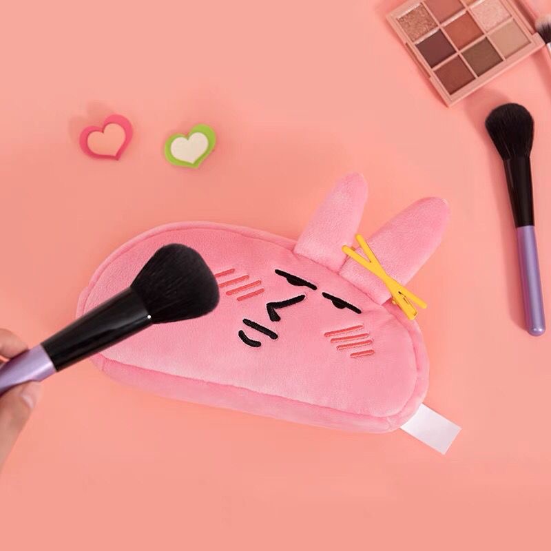 现货速发粉红兔子毛绒化妆包女学生可爱大容量笔袋可携式化妆文具 - 图1