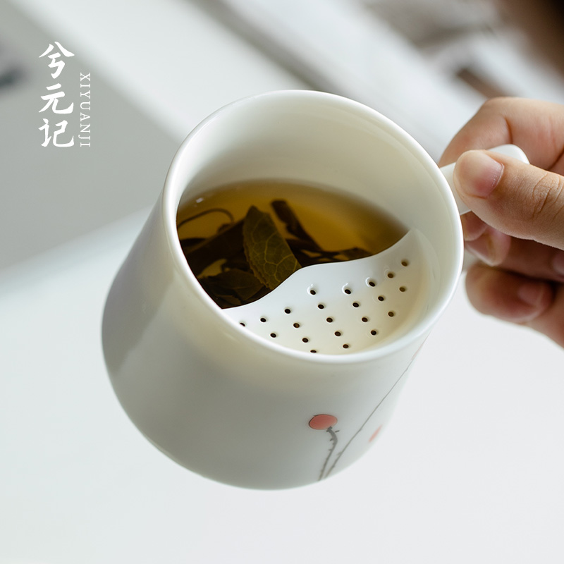 手绘小荷月牙杯陶瓷家用茶杯个人专用羊脂玉瓷带盖过滤水杯杯子 - 图1