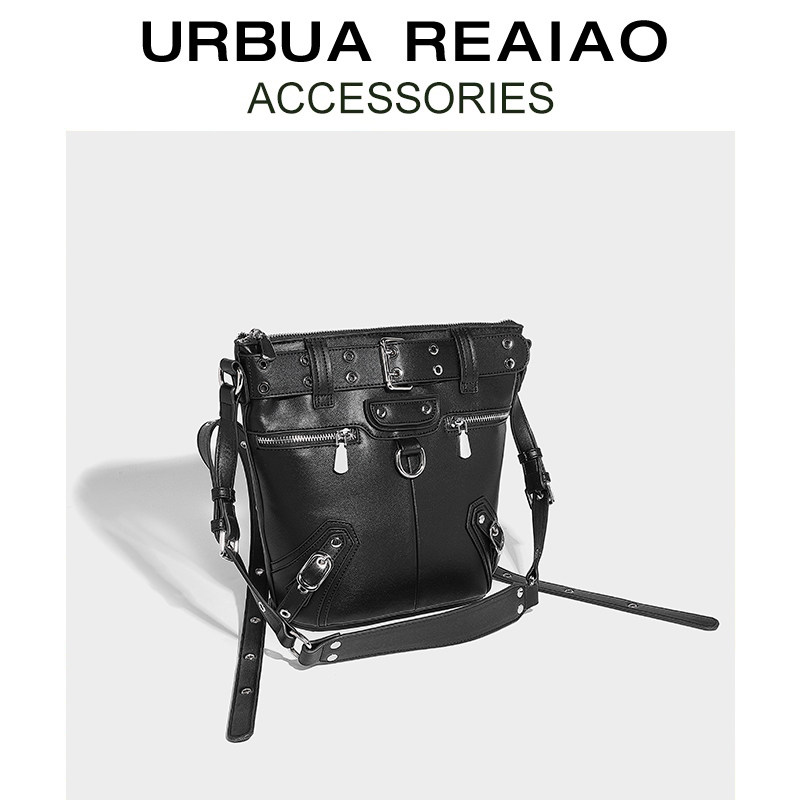 UR时尚重工铆钉机车包女2023新款小众高级感水桶包百搭单肩斜挎包,淘宝优惠券,粉丝福利购,淘宝优惠卷