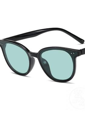 新品。Fashion Sunglasses personality tend SungRlasses tend m