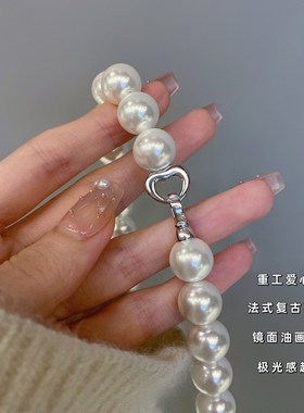 澳白色珍珠项链女轻奢小众2024新款爆款颈链港风爱心扣毛衣链